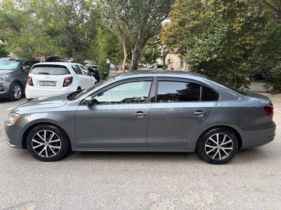 Volkswagen Jetta — foto 3/4