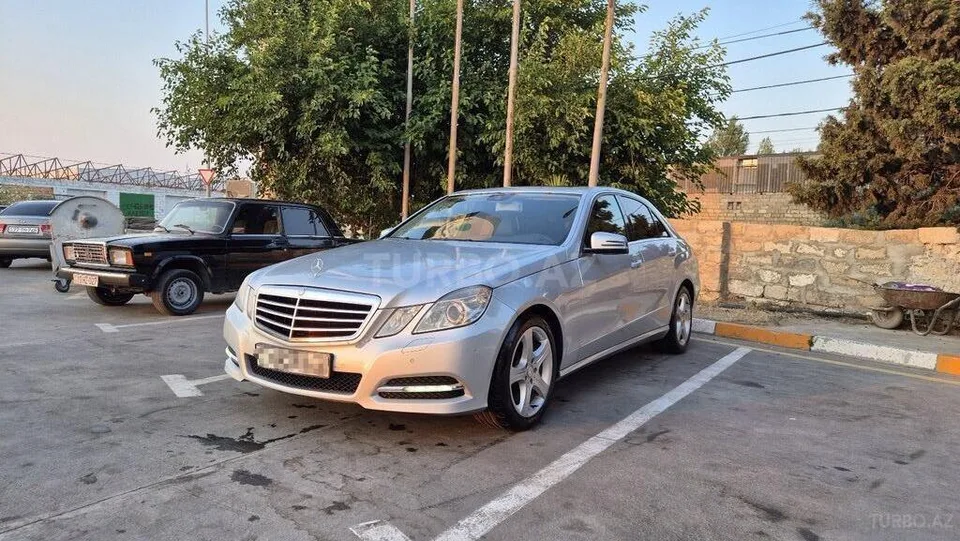 Mercedes E 220 — foto 1/4