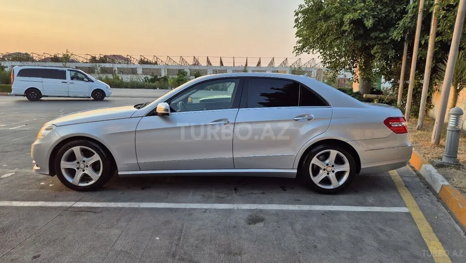 Mercedes E 220 — foto 3/4