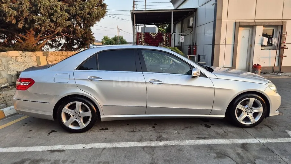 Mercedes E 220 — foto 4/4
