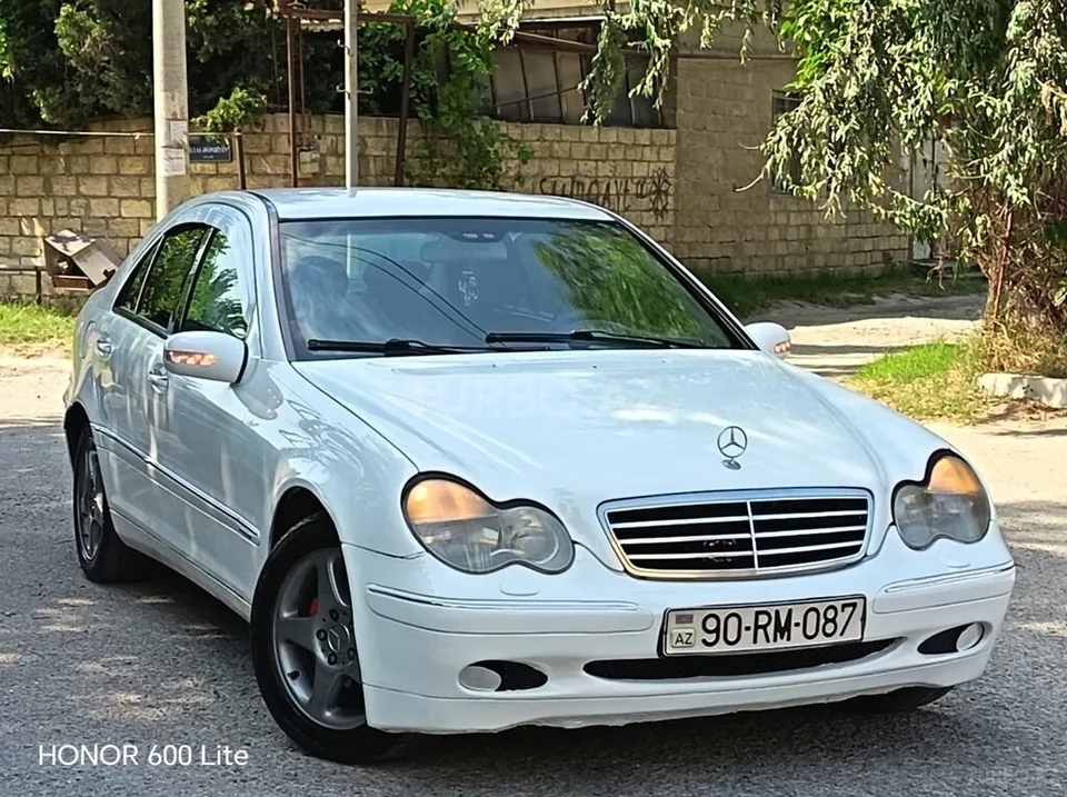 Mercedes C 200 — foto 1/4