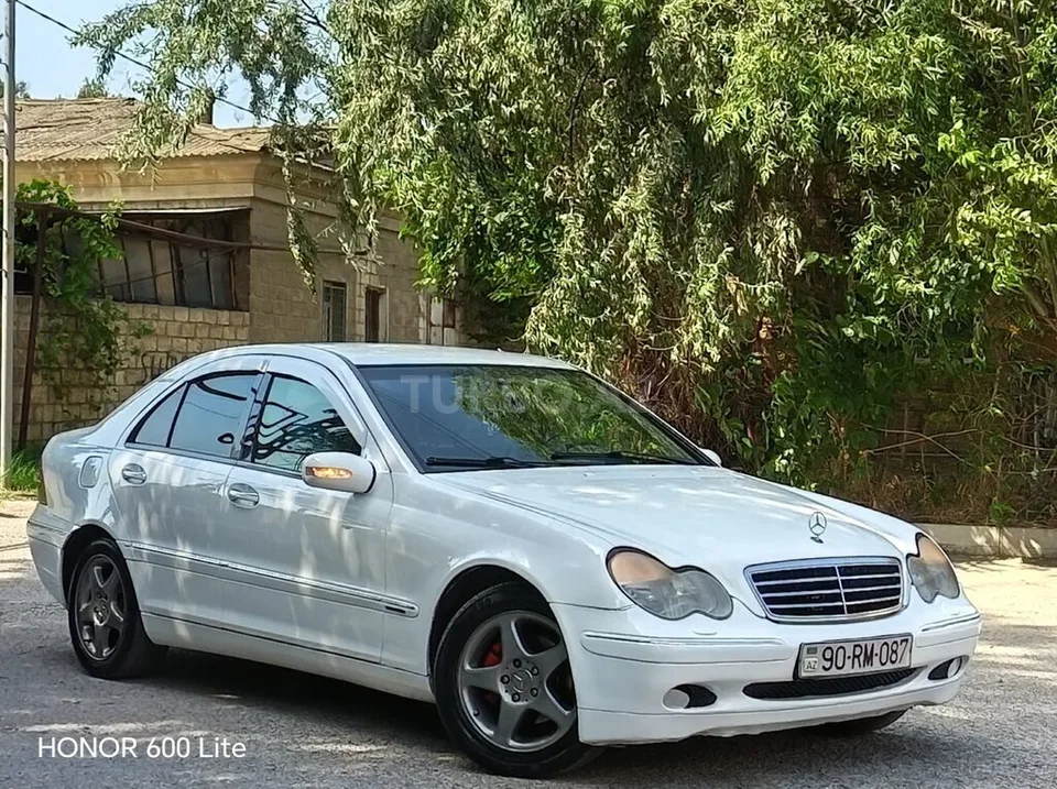 Mercedes C 200 — foto 3/4