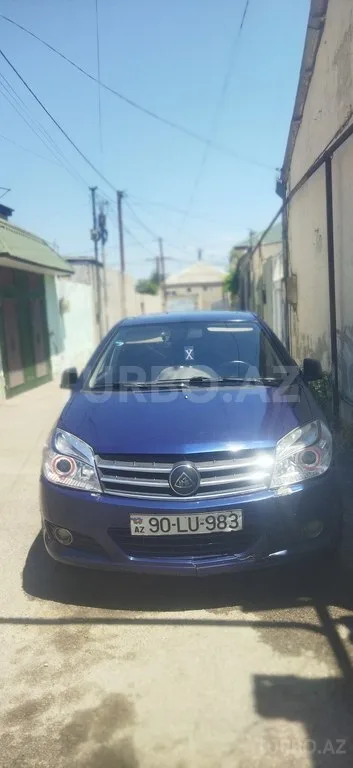 Geely MK — foto 3/4