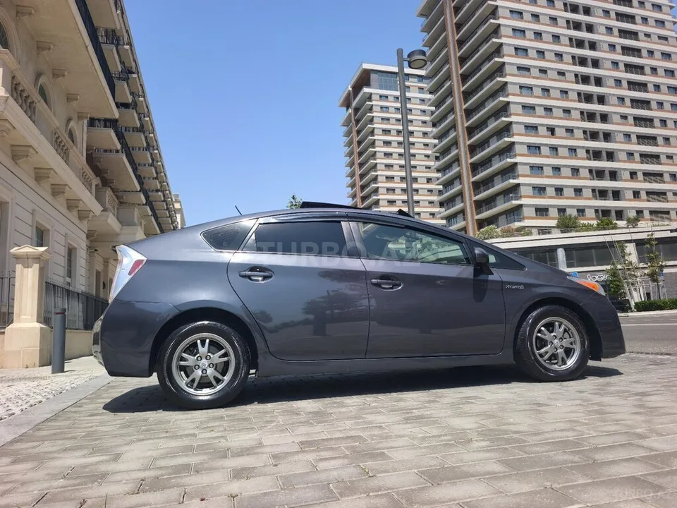 Toyota Prius — foto 2/4