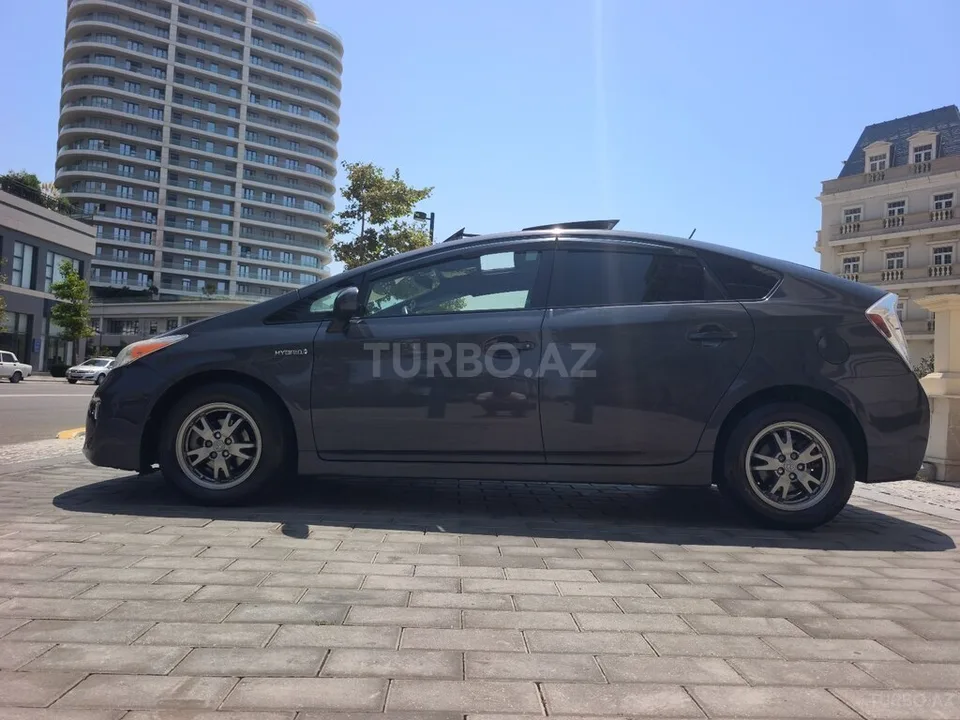 Toyota Prius — foto 3/4