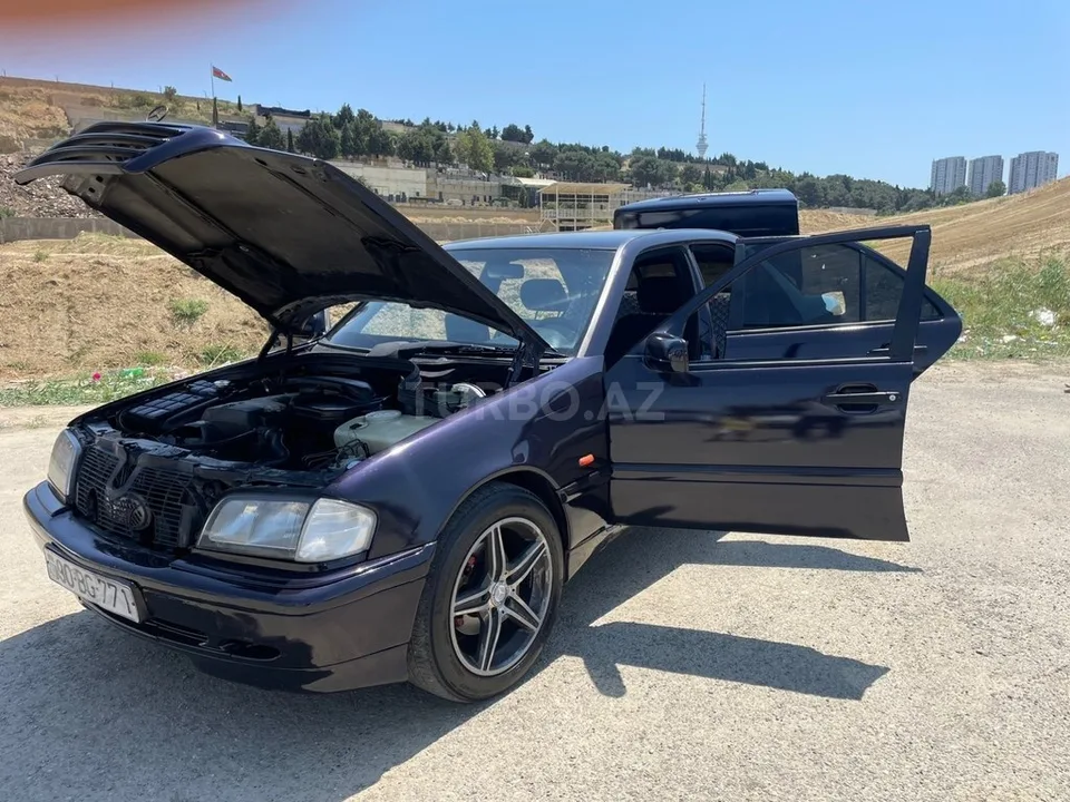 Mercedes C 230 — foto 1/4
