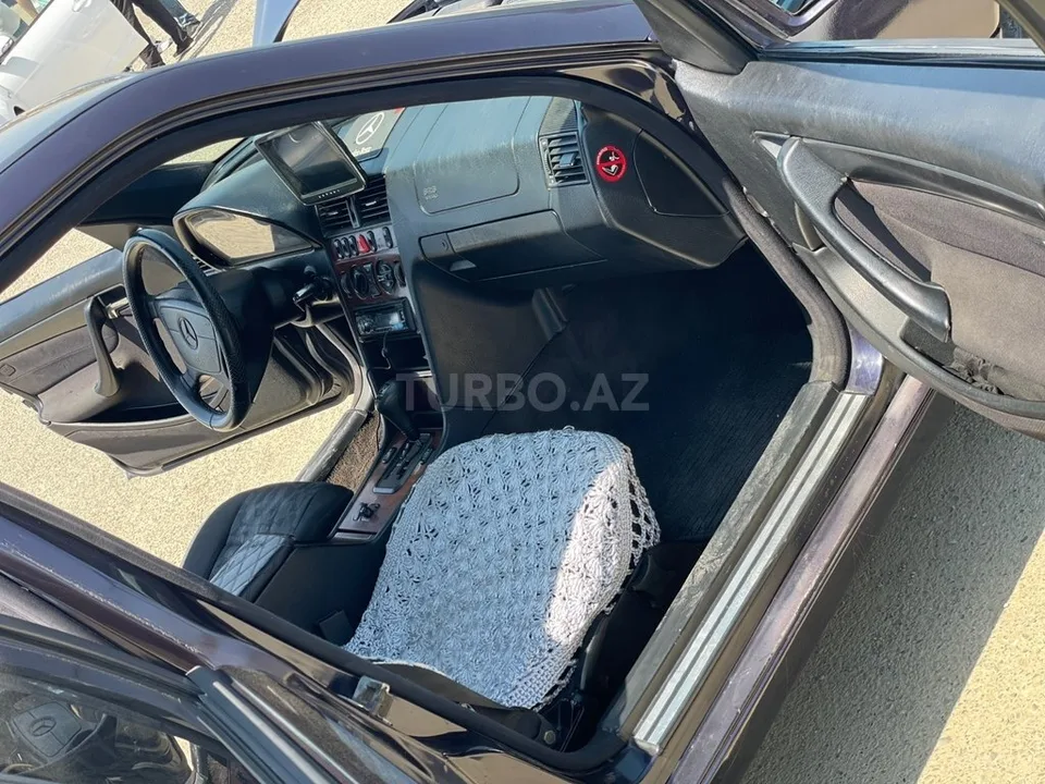 Mercedes C 230 — foto 4/4