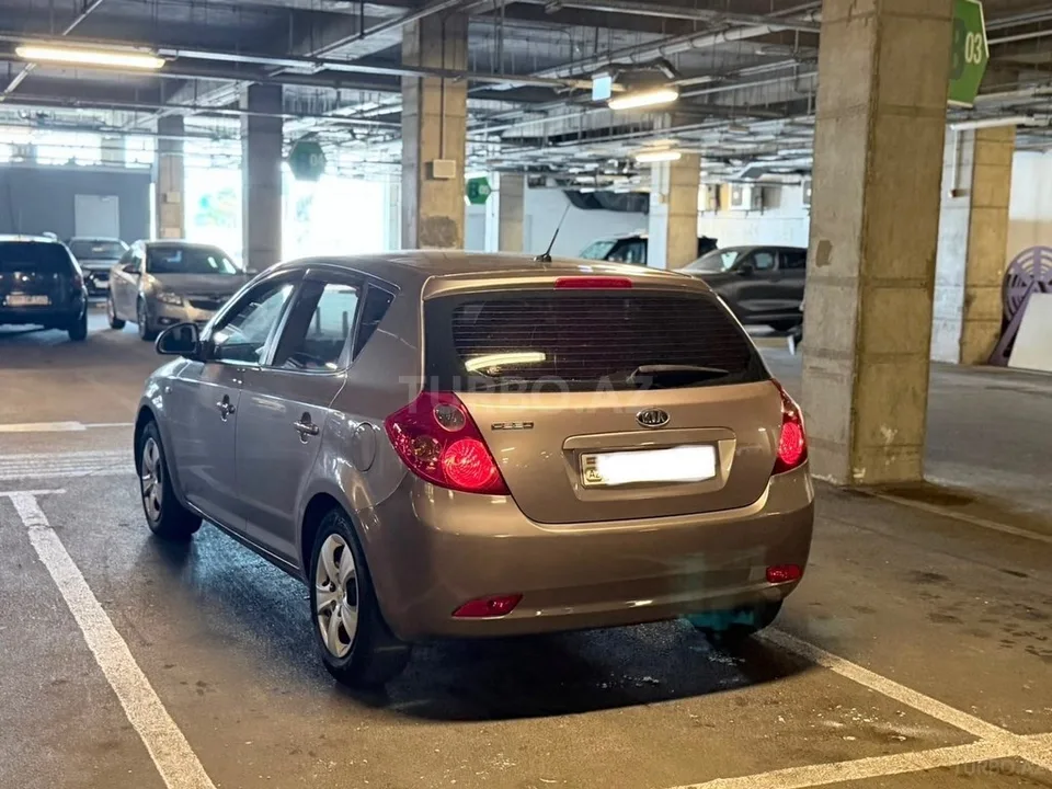 Kia Ceed — foto 4/4