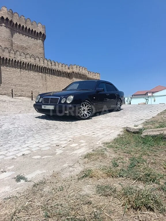 Mercedes E 280 — foto 1/4