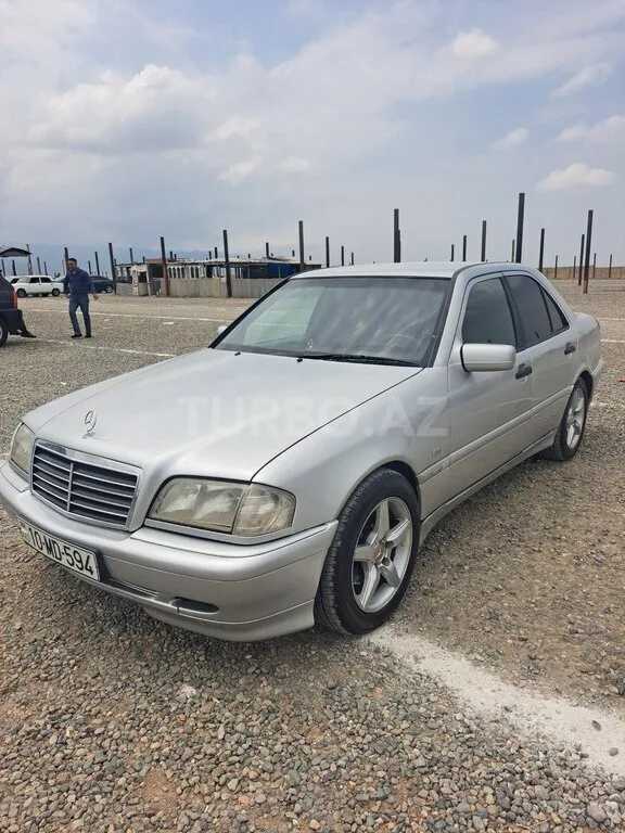 Mercedes C 200 — foto 1/4