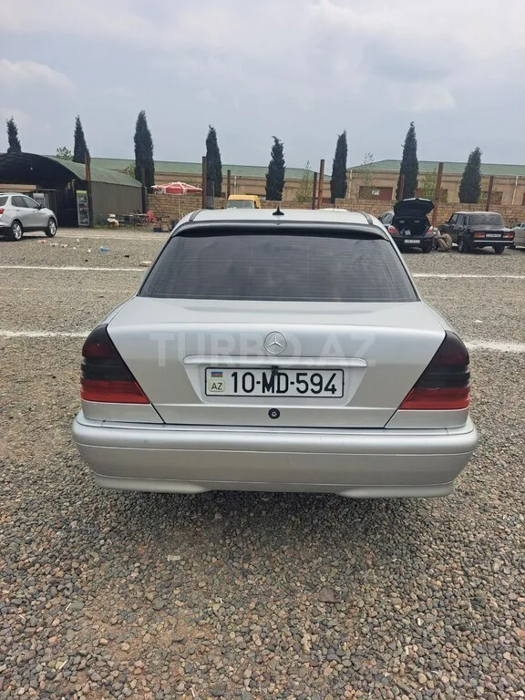 Mercedes C 200 — foto 2/4