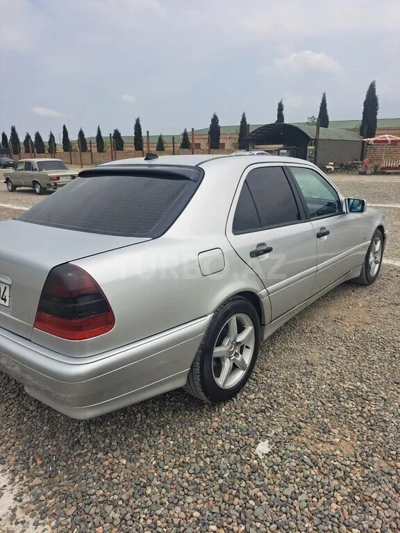 Mercedes C 200 — foto 4/4