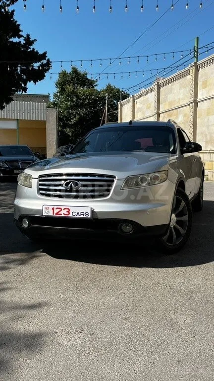 Infiniti FX35 — foto 1/4