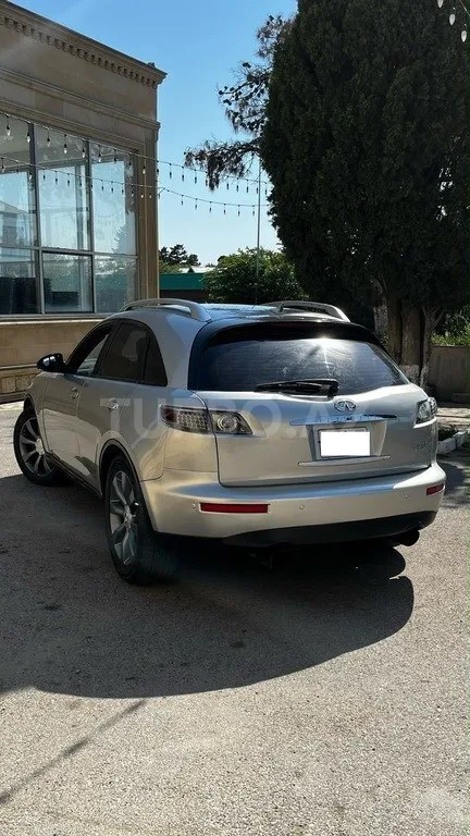 Infiniti FX35 — foto 3/4