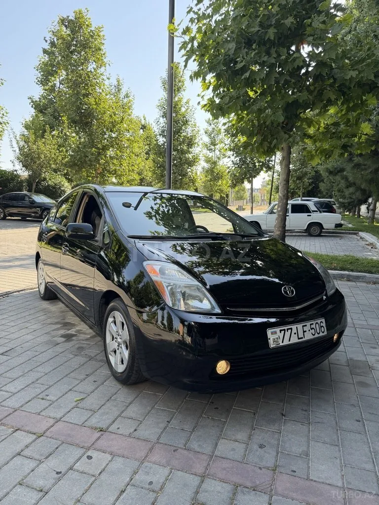 Toyota Prius — foto 1/4