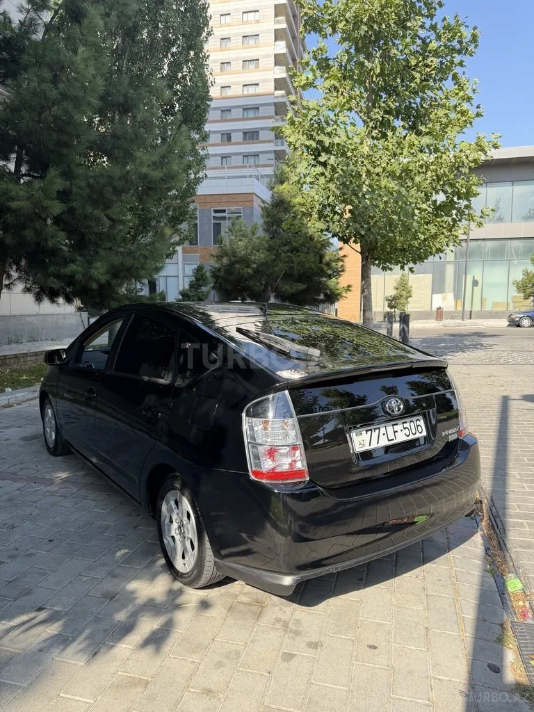 Toyota Prius — foto 3/4