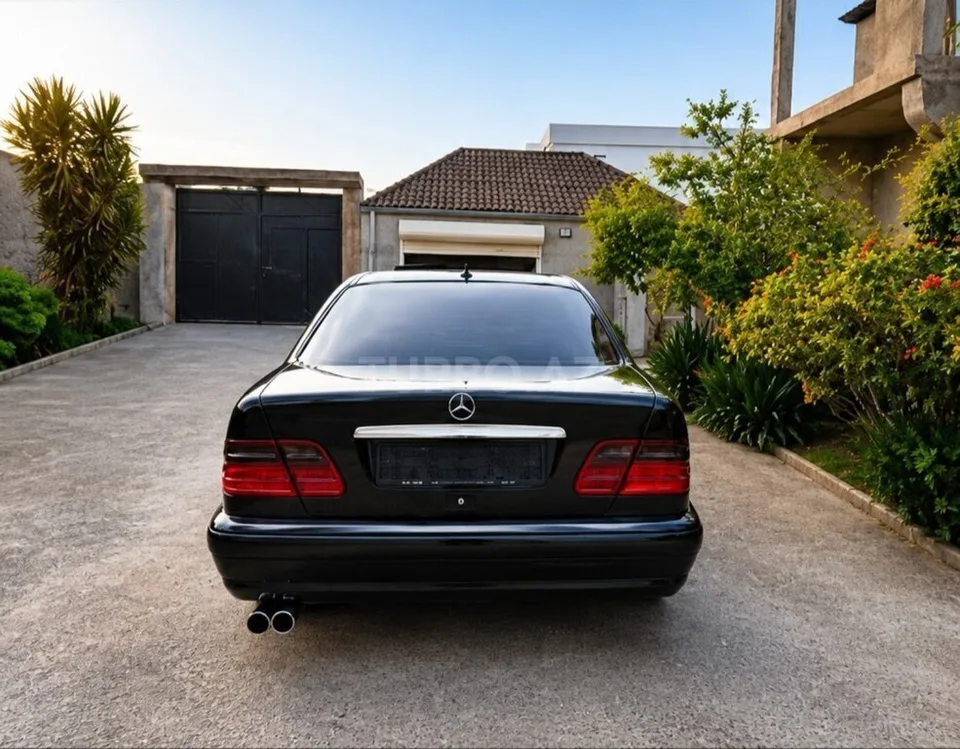 Mercedes E 240 — foto 2/4