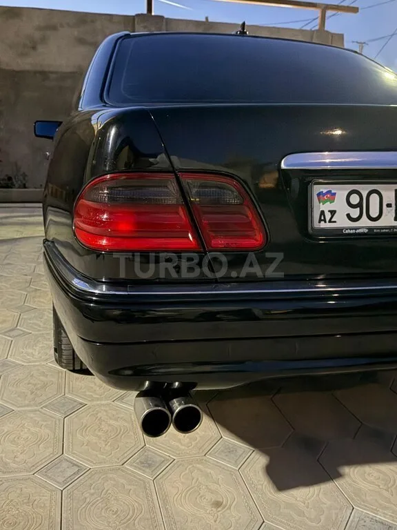 Mercedes E 240 — foto 4/4