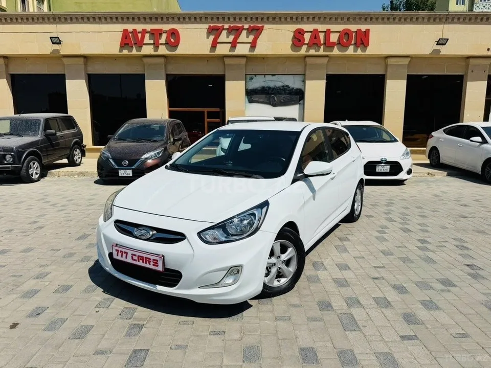 Hyundai Accent — foto 1/4