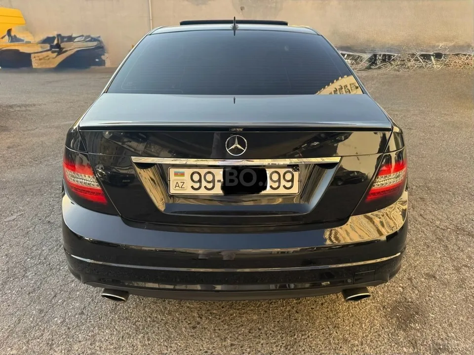 Mercedes C 300 — foto 3/4