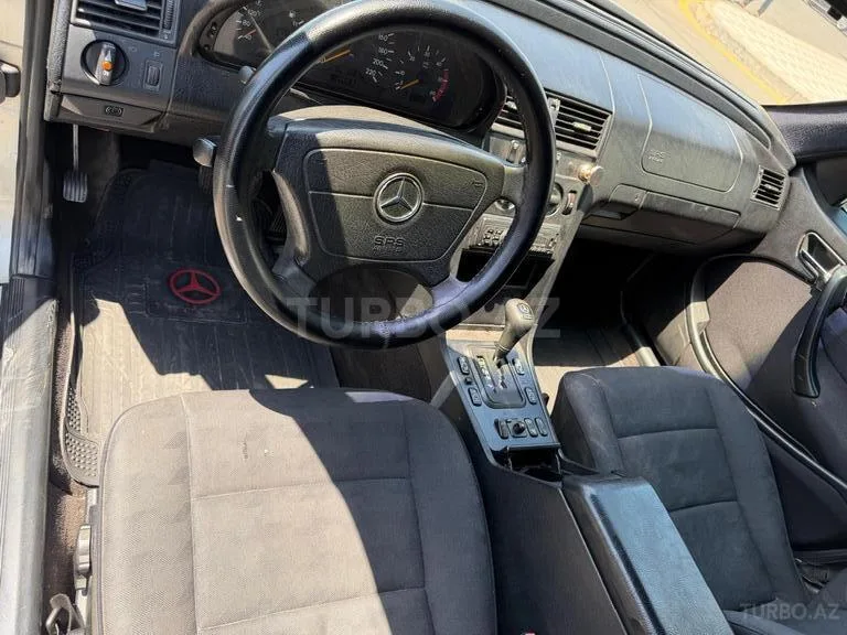 Mercedes C 220 — foto 3/4