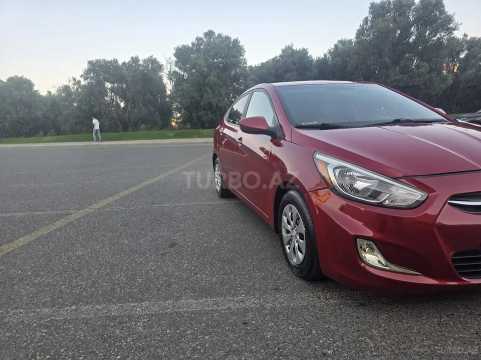 Hyundai Accent — foto 3/4