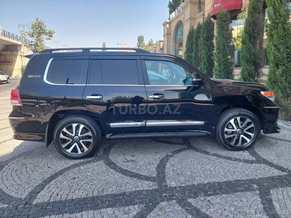 Toyota Land Cruiser — foto 3/4
