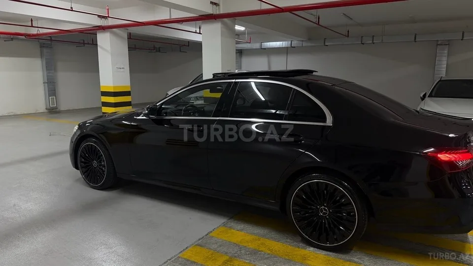 Mercedes E 300 e — foto 4/4