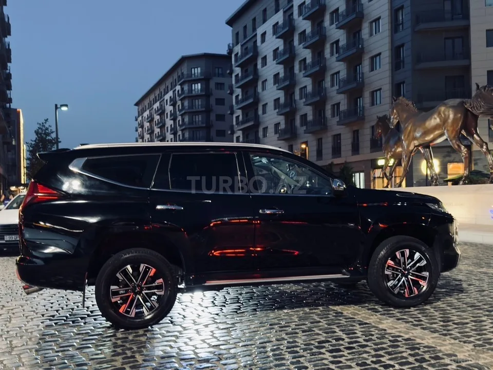 Mitsubishi Pajero — foto 3/4