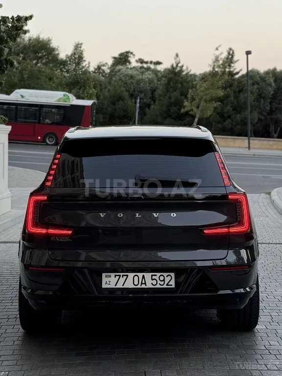 Volvo EX90 — foto 2/4