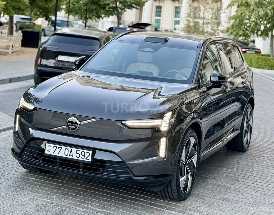 Volvo EX90 — foto 3/4