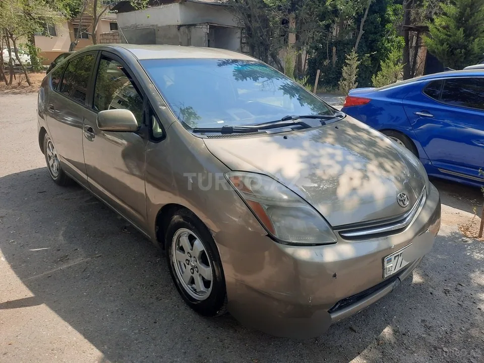 Toyota Prius — foto 1/4