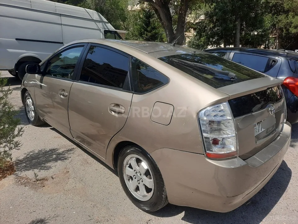 Toyota Prius — foto 3/4