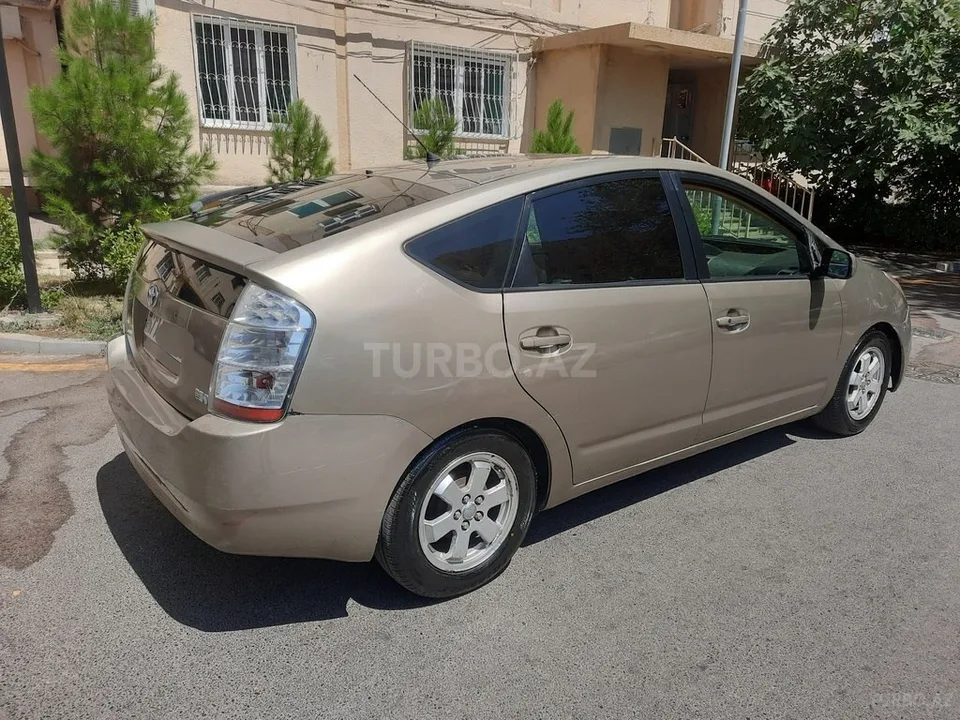 Toyota Prius — foto 4/4