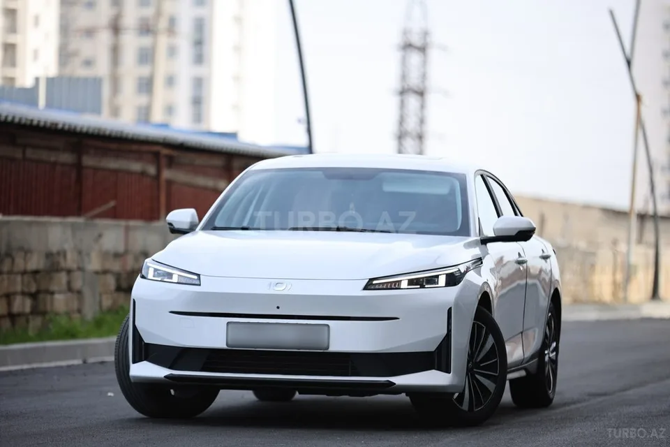 Changan Qiyuan A05 — foto 2/4
