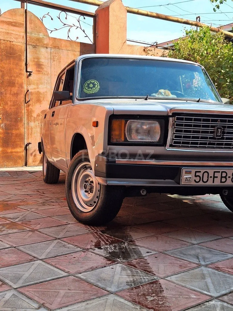 LADA (VAZ) 2107 — foto 1/4