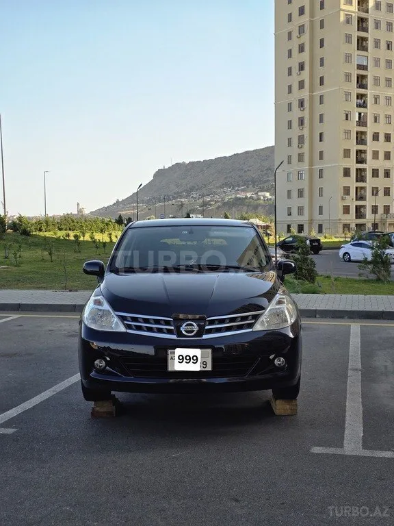 Nissan Tiida — foto 1/4