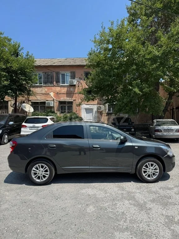 Chevrolet Cobalt — foto 3/4