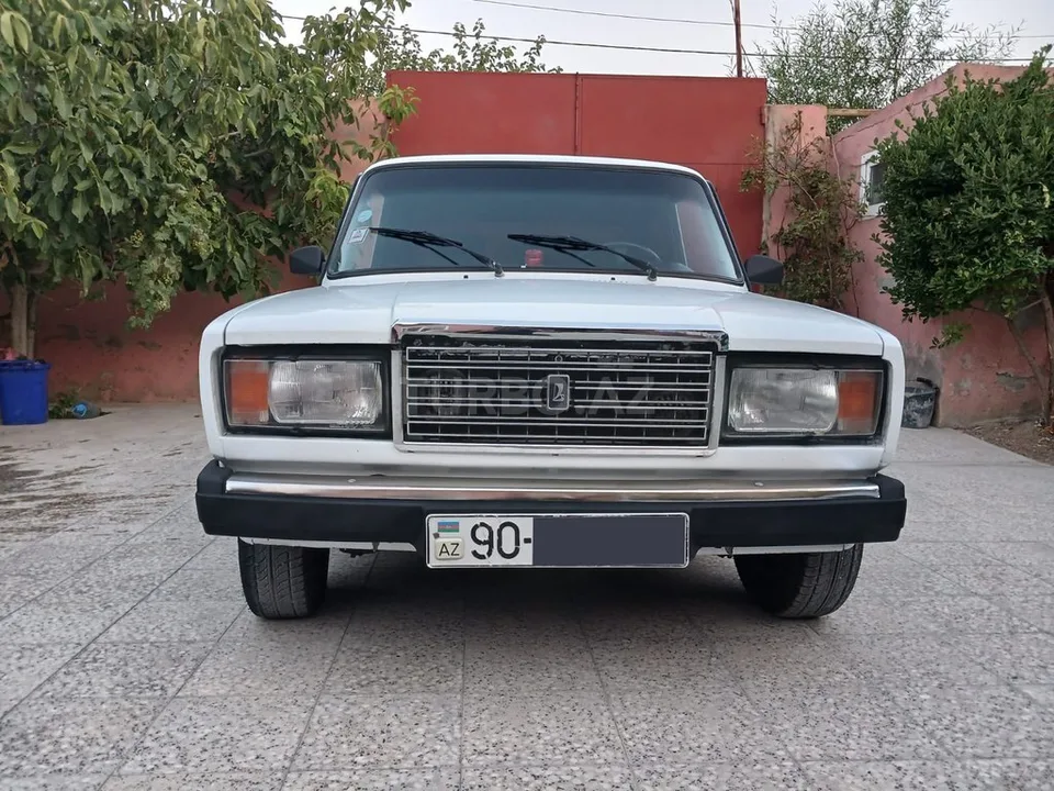 LADA (VAZ) 2107 — foto 1/4