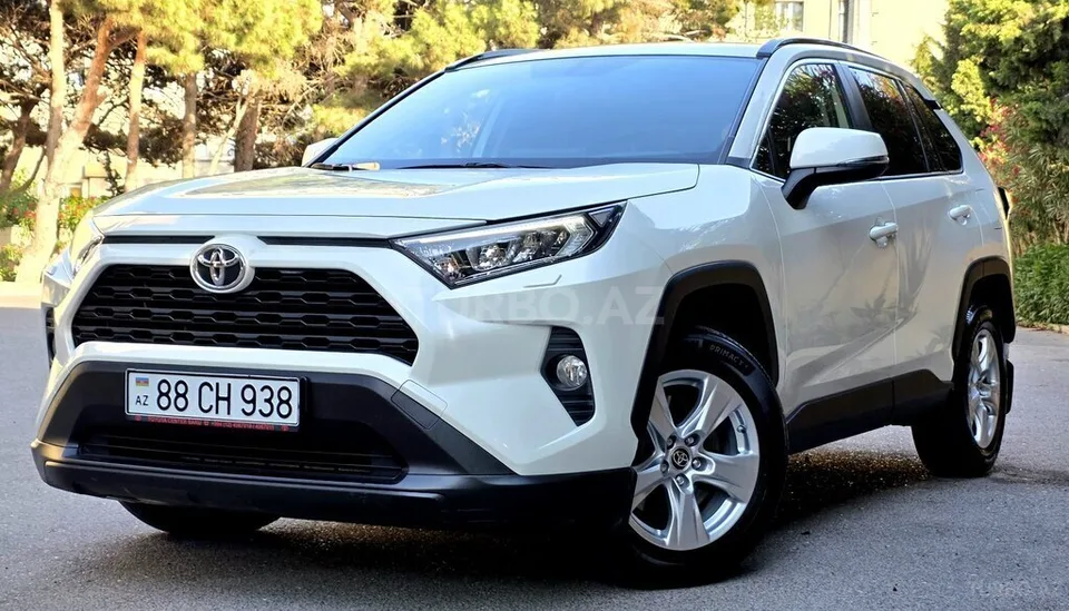 Toyota RAV4 — foto 1/4