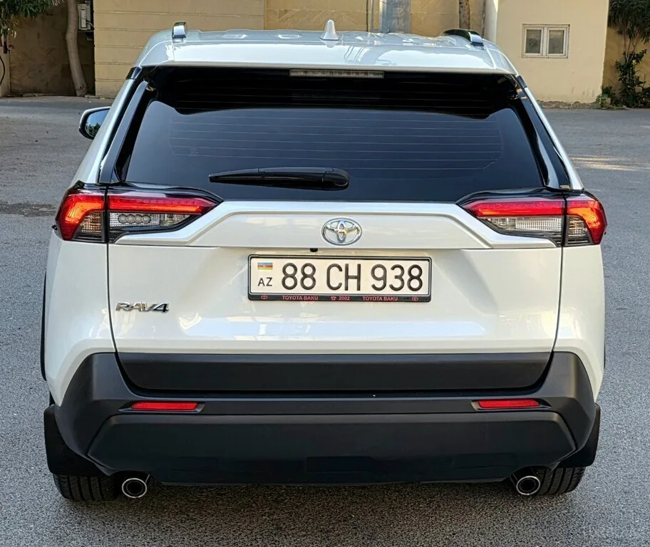 Toyota RAV4 — foto 3/4