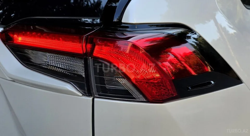 Toyota RAV4 — foto 4/4