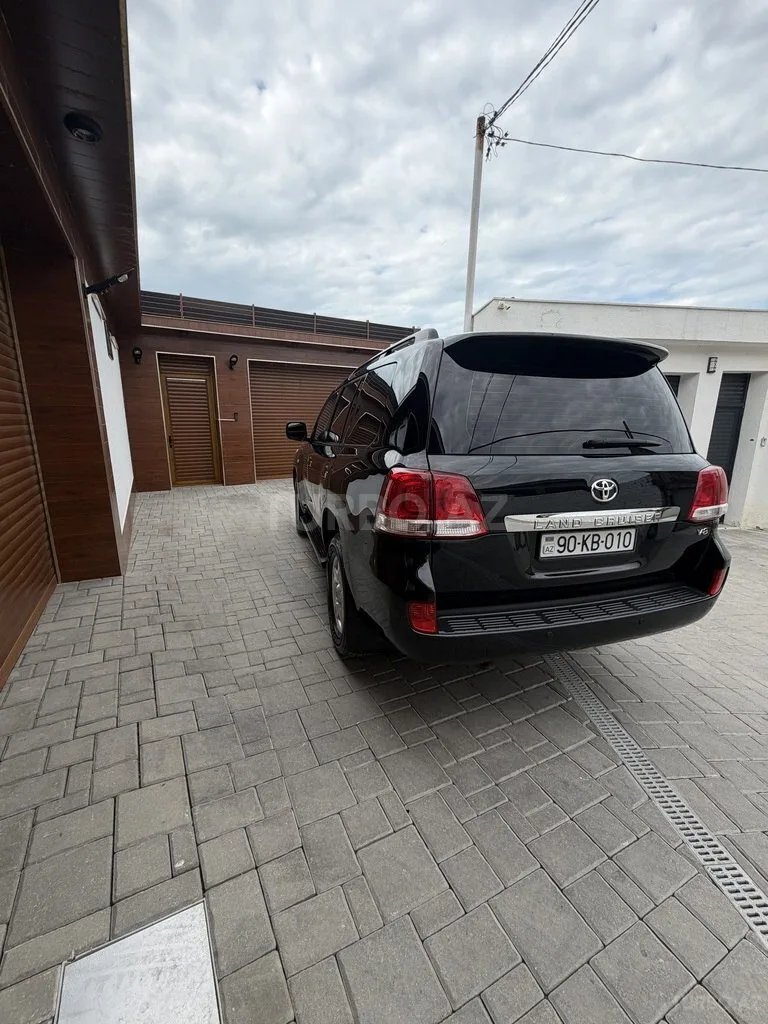 Toyota Land Cruiser — foto 2/4