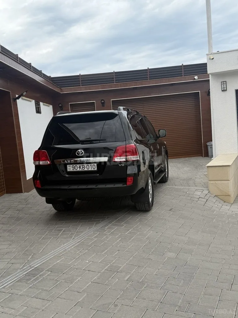 Toyota Land Cruiser — foto 3/4