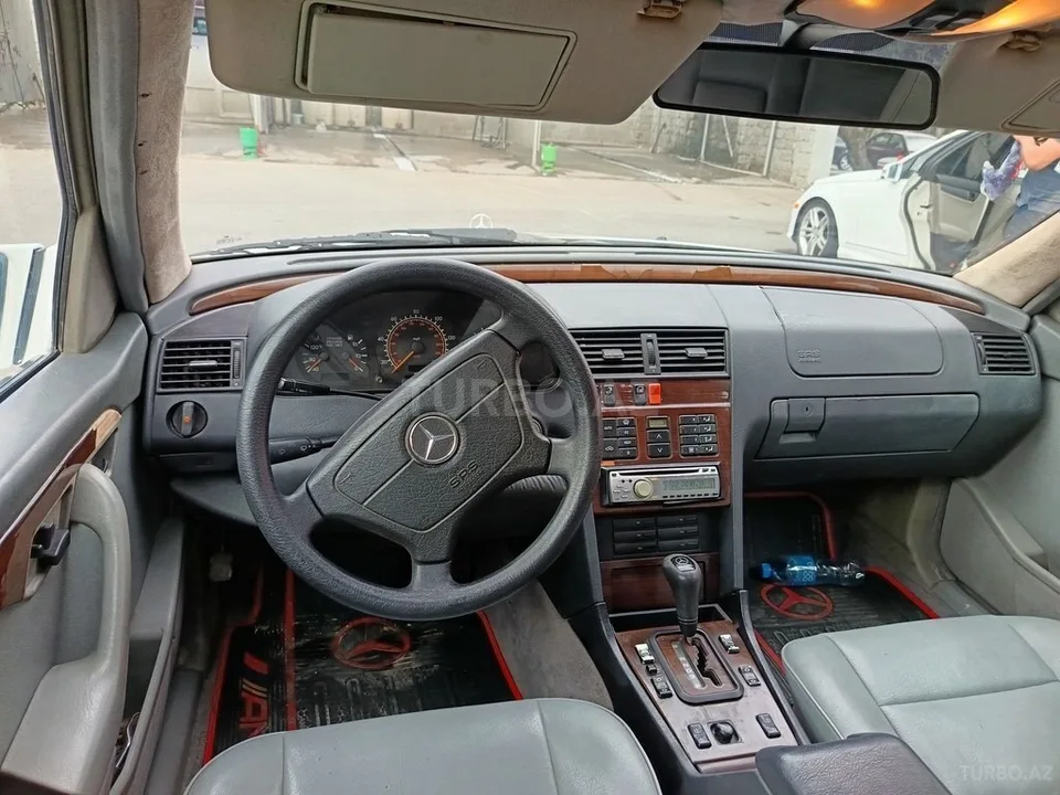 Mercedes C 220 — foto 2/4