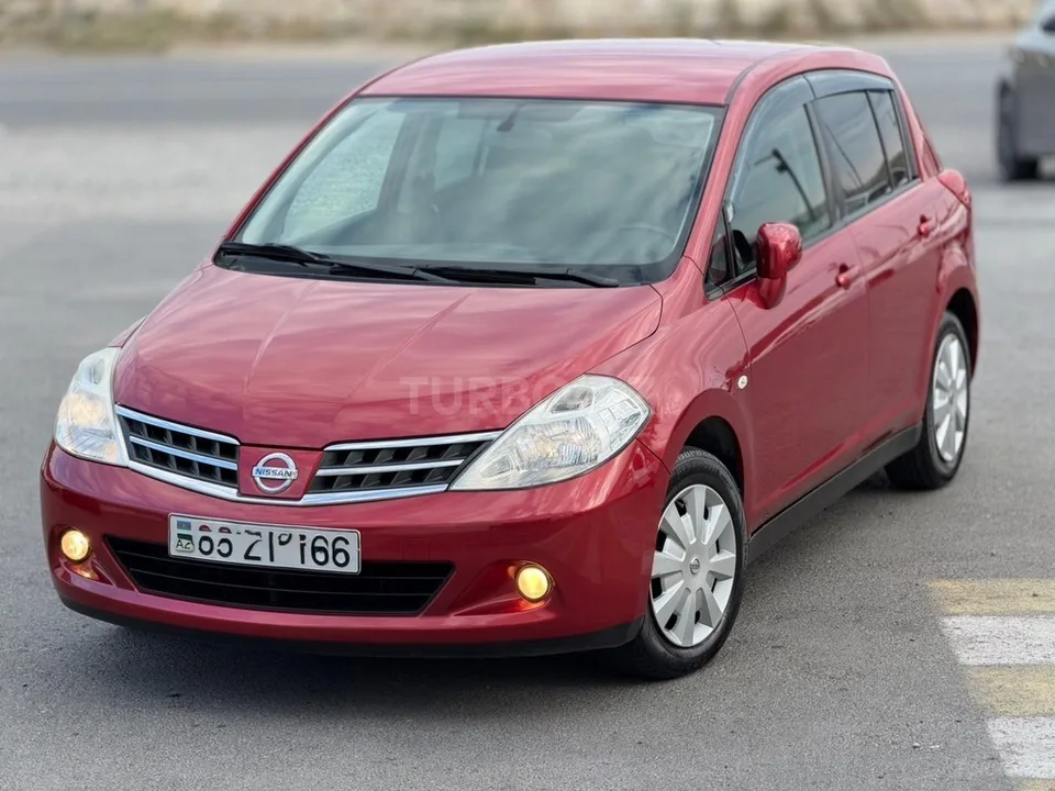Nissan Tiida — foto 1/4