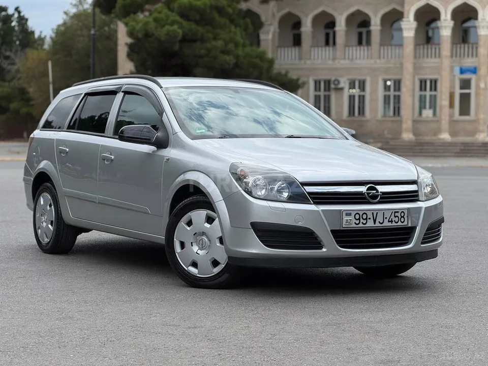 Opel Astra — фото 1/4