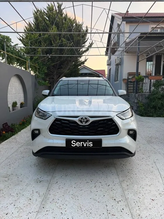 Toyota Highlander — foto 1/4