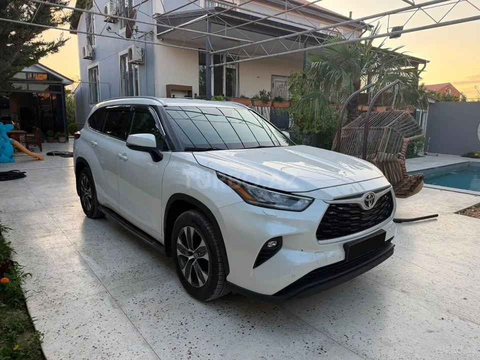 Toyota Highlander — foto 2/4