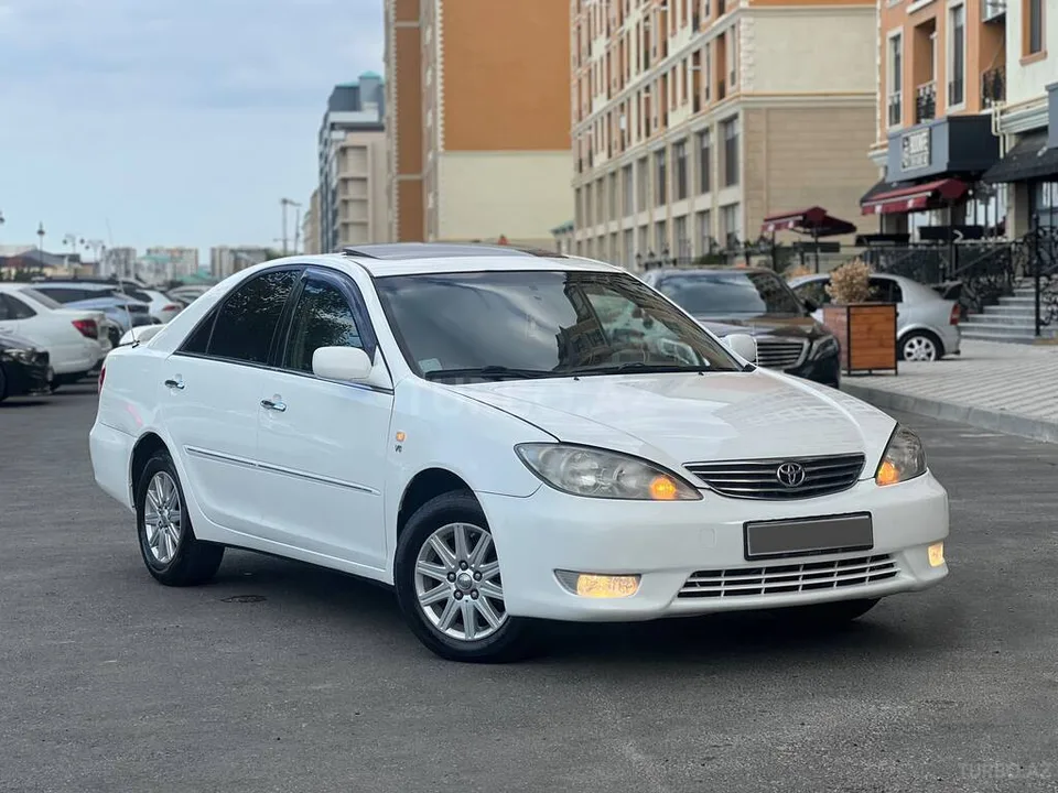 Toyota Camry — foto 1/4